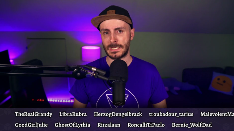 Ein Screenshot von einem Video, unten sind sehr klein durchlaufende Beispielnamen für Unterstützer:innen eingeblendet. Ein Screenshot von einem Video, unten sind sehr klein durchlaufende Beispielnamen für Unterstützer:innen eingeblendet.
