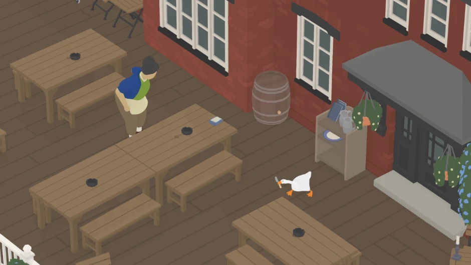 Ein Screenshot von Untitled Goose Game, wo eine mit einem Messer bewaffnete Gans eine erzürnete Frau konfrontiert.